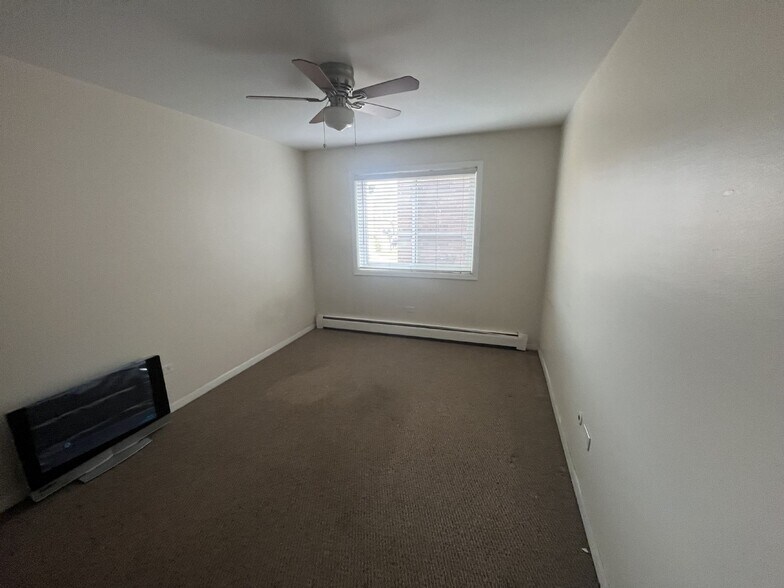 Building Photo - 5680 N Elston Ave