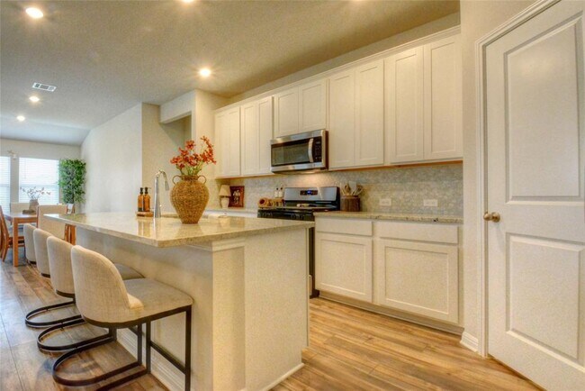 Building Photo - 257 Fossil Dr