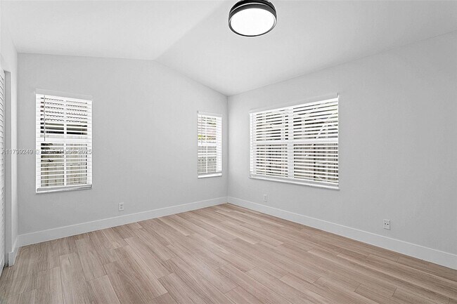 Building Photo - 824 Sand Creek Cir