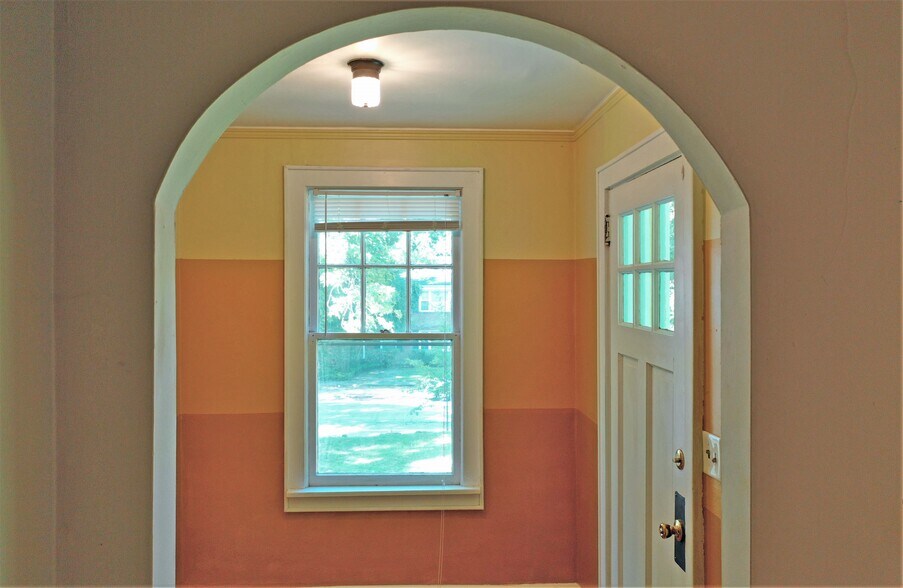 Building Photo - 120 S Harden St