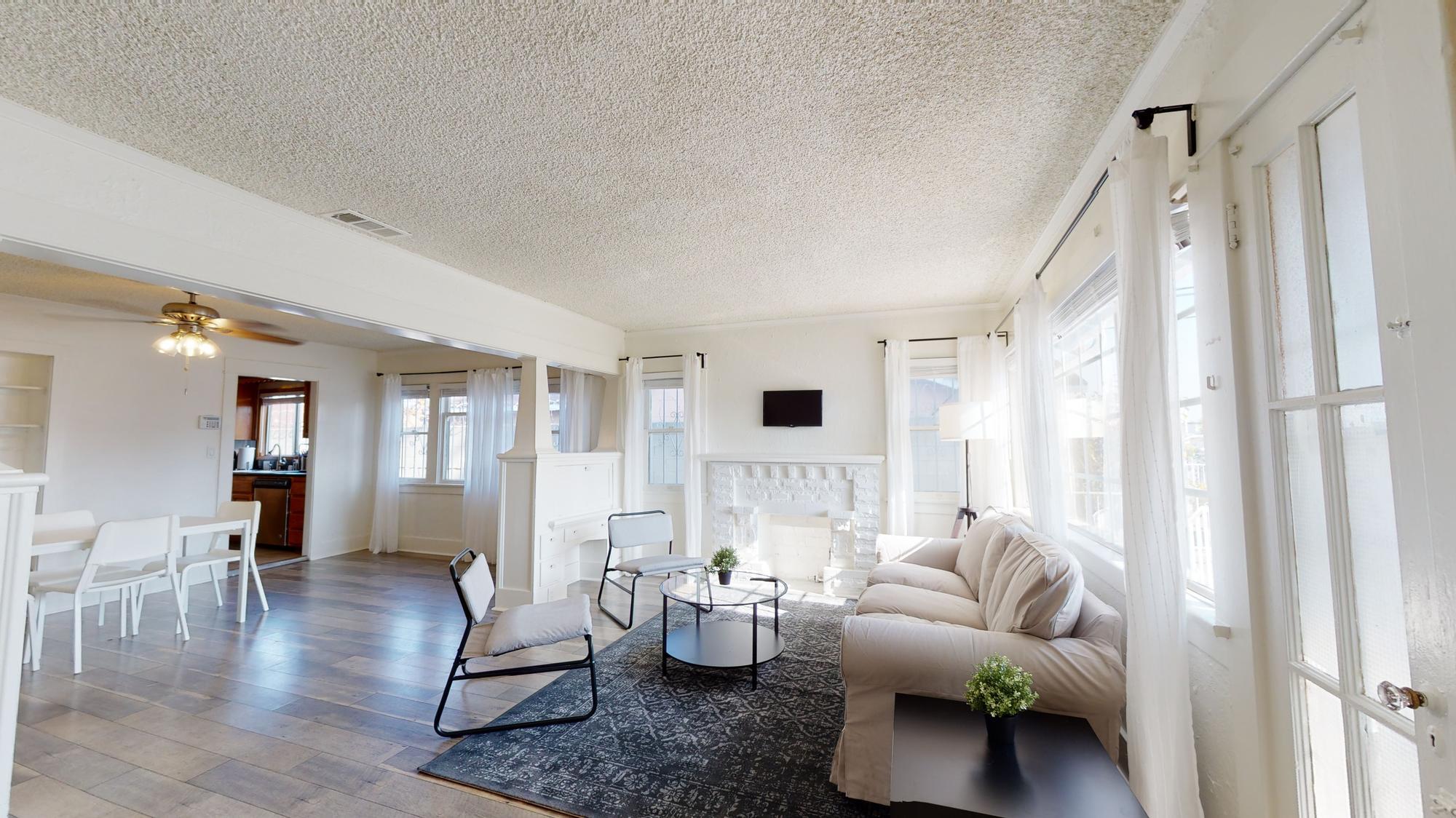 Building Photo - 3423 W 58th Plz