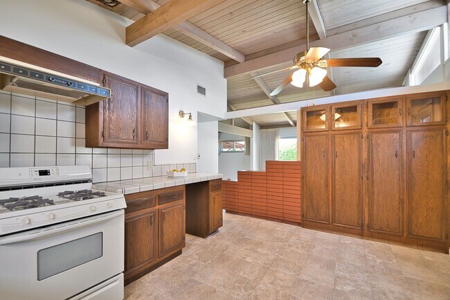 Building Photo - 3 Bedroom 2 Bath Home For Lease