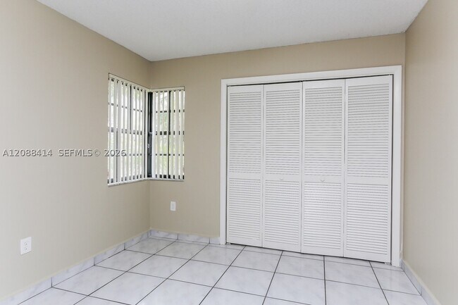 Building Photo - 4705 SW 143rd Ave