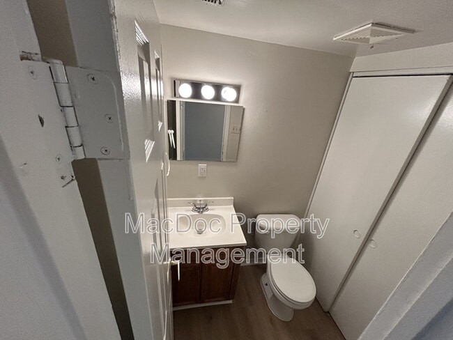 Building Photo - 2538 Sedgewick Pl