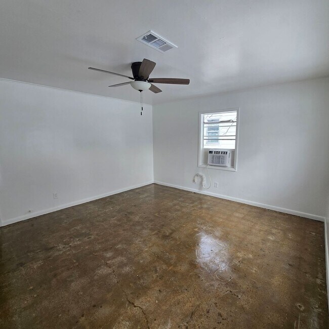 Building Photo - 701 McLain St