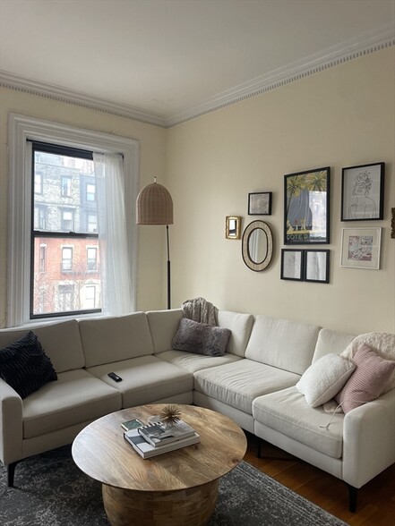 Primary Photo - 315 Beacon St