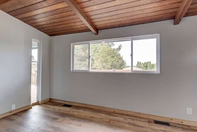 Building Photo - 4 bedroom/2 bath house in Deception Park View