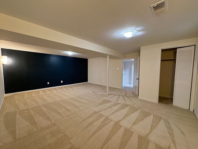Building Photo - Gorgeous 4 Bed 3 Bath Home Sitting On Spac...