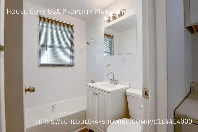 Building Photo - 15216 Bellaire Ave