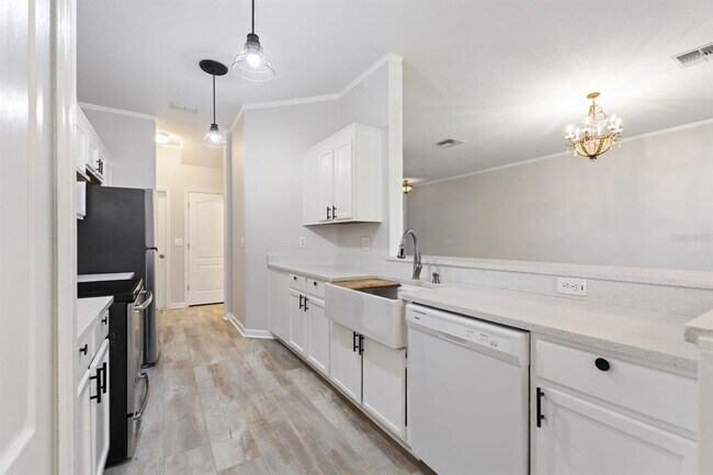 Building Photo - 1220 Priory Cir