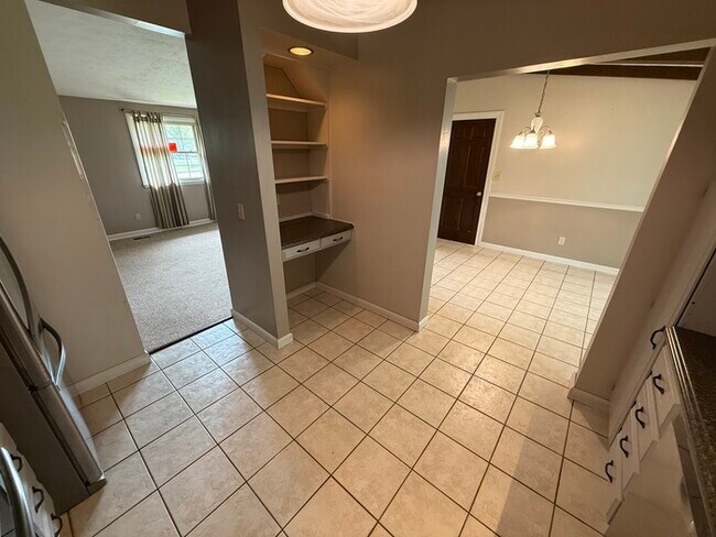 Building Photo - Stunning 3 beds 1.5 baths in Mineral Ridge