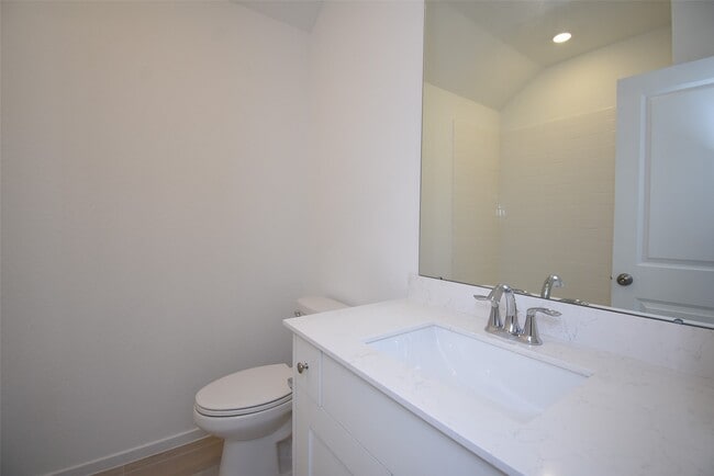 Building Photo - 6303 Golden Seaton Dr
