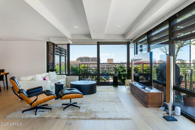Building Photo - 7147 E Rancho Vista Dr