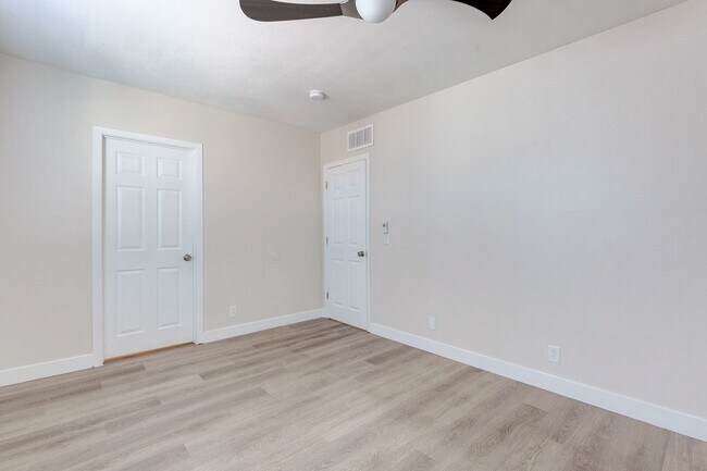 Building Photo - 471 Jefferson Blvd