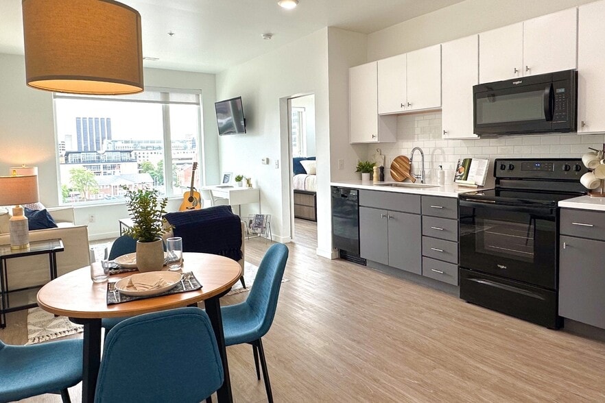 Building Photo - Harlow on Main