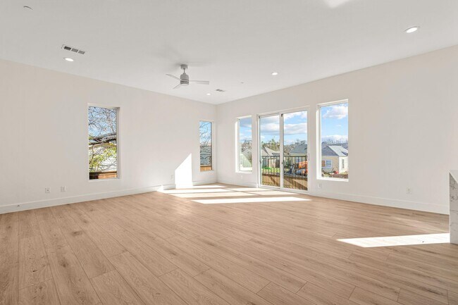 Building Photo - 2206 Arroyo Ave