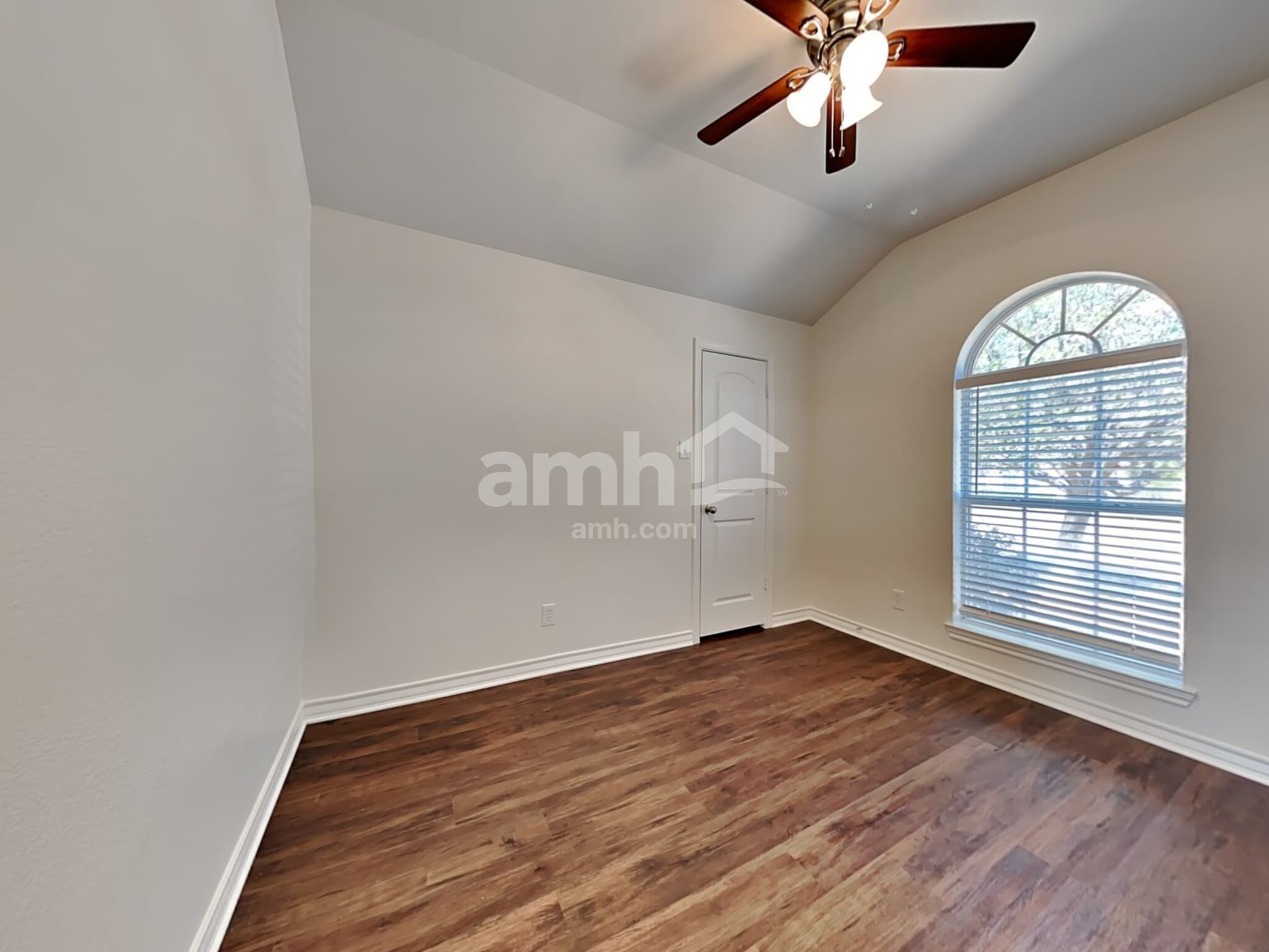 Building Photo - 908 Mesa Vista Dr