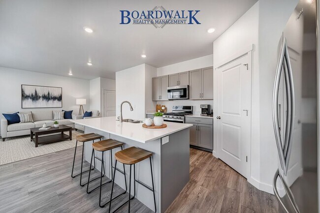 Building Photo - Modern 3-Bed Home with Yard & Amenities