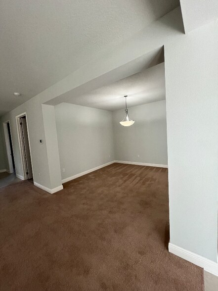 Building Photo - 7025 Briar Hill Ct