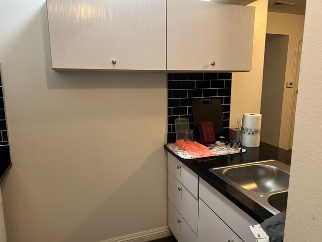 Building Photo - 68 E 200 S