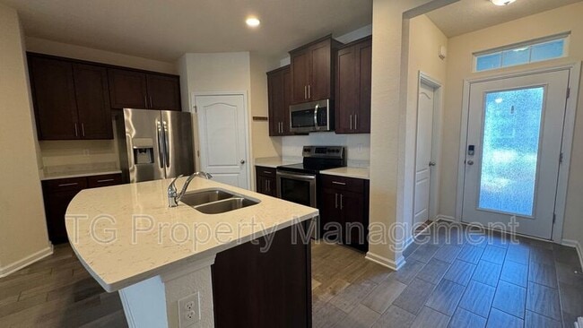 Building Photo - 24 Bush Pl