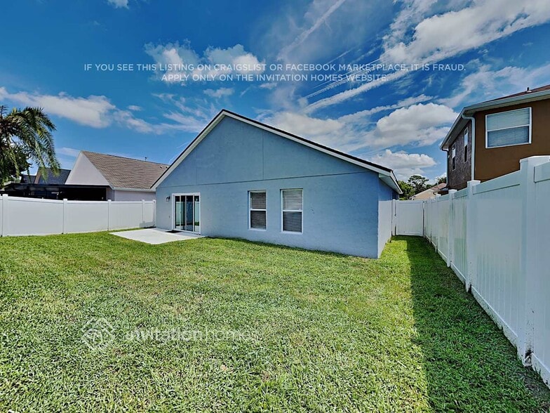 Building Photo - 2800 Falcon Crest Pl