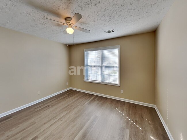 Building Photo - 7102 Independence Dr