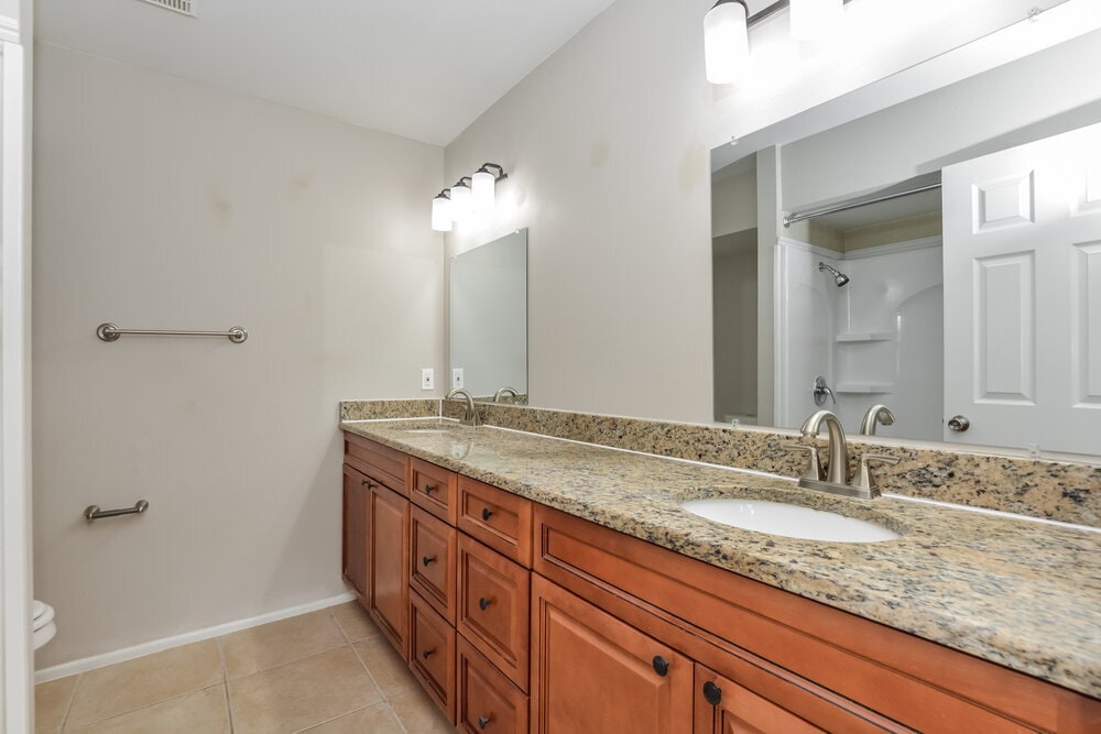 Building Photo - 930 Maple Forest Dr