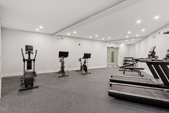 Building Photo - Stunning 1 Bedroom Apartment in University City