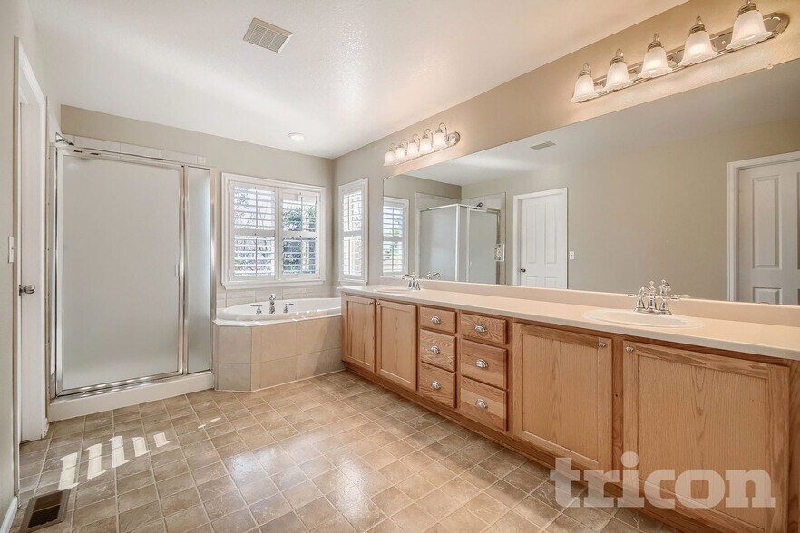 Building Photo - 17061 E 107th Ave