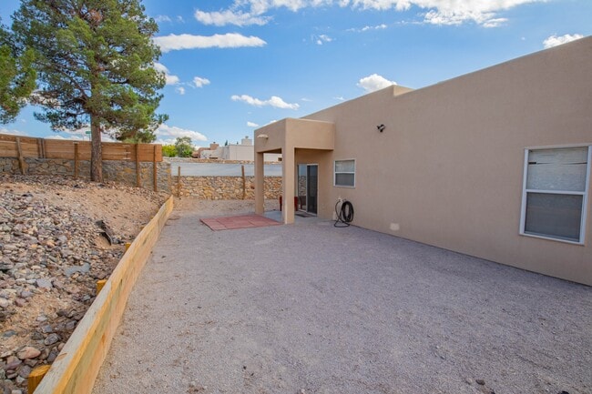 Building Photo - 2656 Bearcat Dr