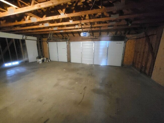 Building Photo - Great Single Story w/ 3 Car Garage