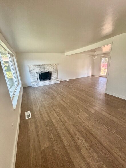 Building Photo - 2277 Logan Dr