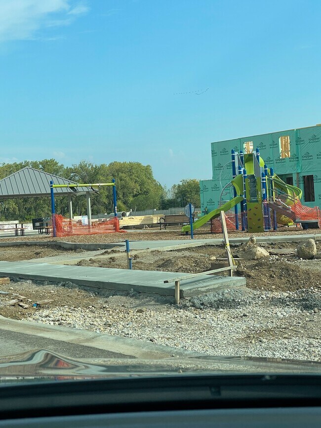 Building Photo - 337 Red Oak Cir