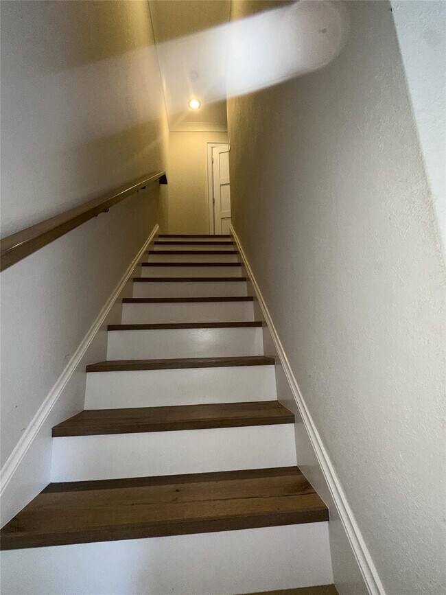 Building Photo - 1917 NE 3rd St