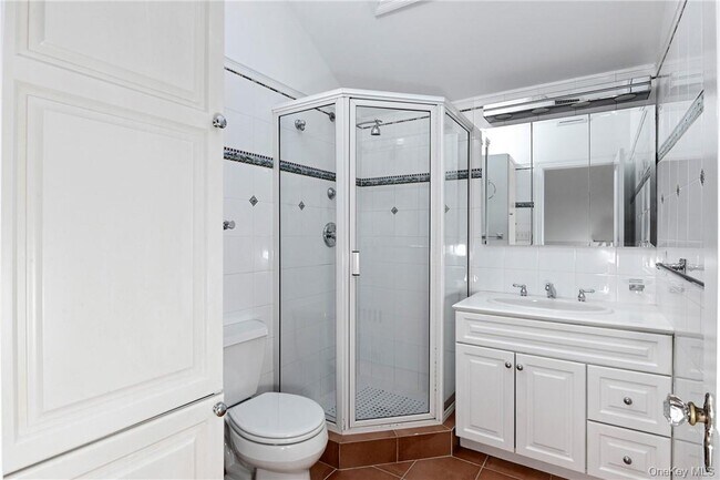 Building Photo - 19 Oneida St