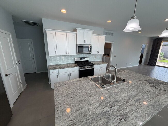 Building Photo - 3673 E Sandoval Dr