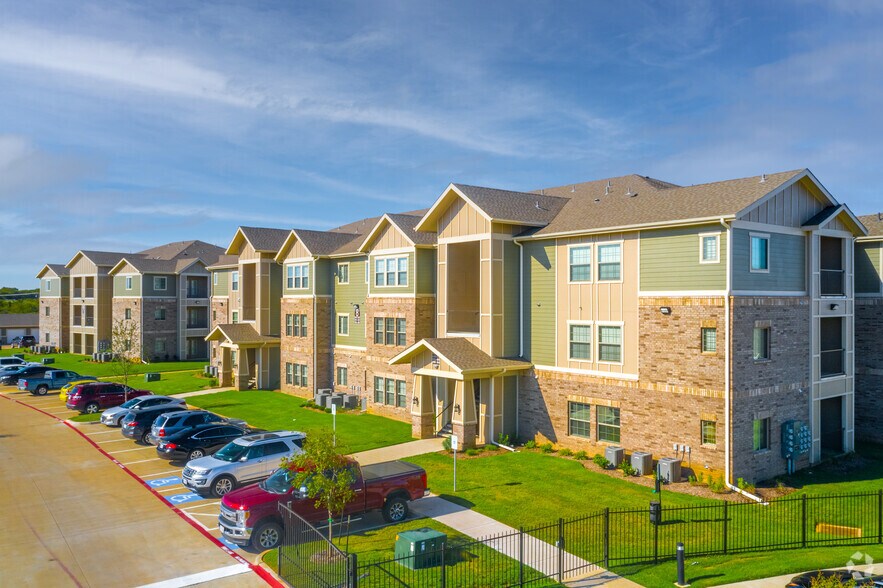 Shannon Creek Apartments 1650 Candler St Burleson TX 76028