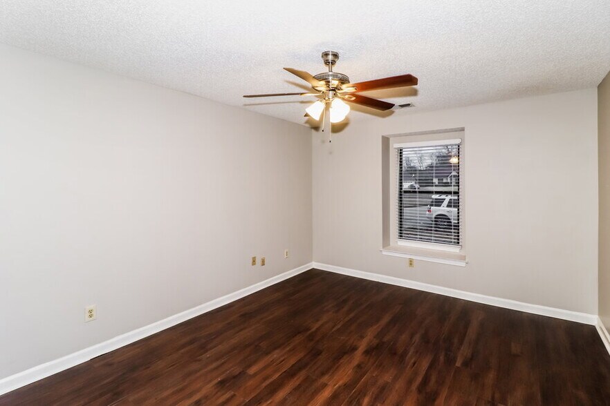 Building Photo - 4893 Barkshire Dr