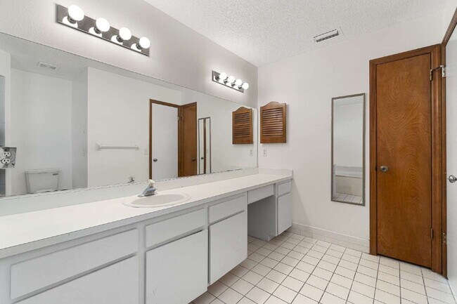 Building Photo - Spacious 3-bed/2-bath Home for Rent in Sil...