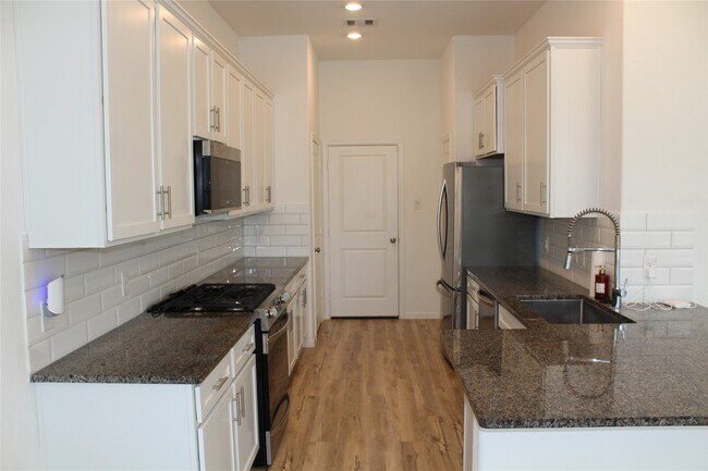 Building Photo - 4203 Champlain Wy