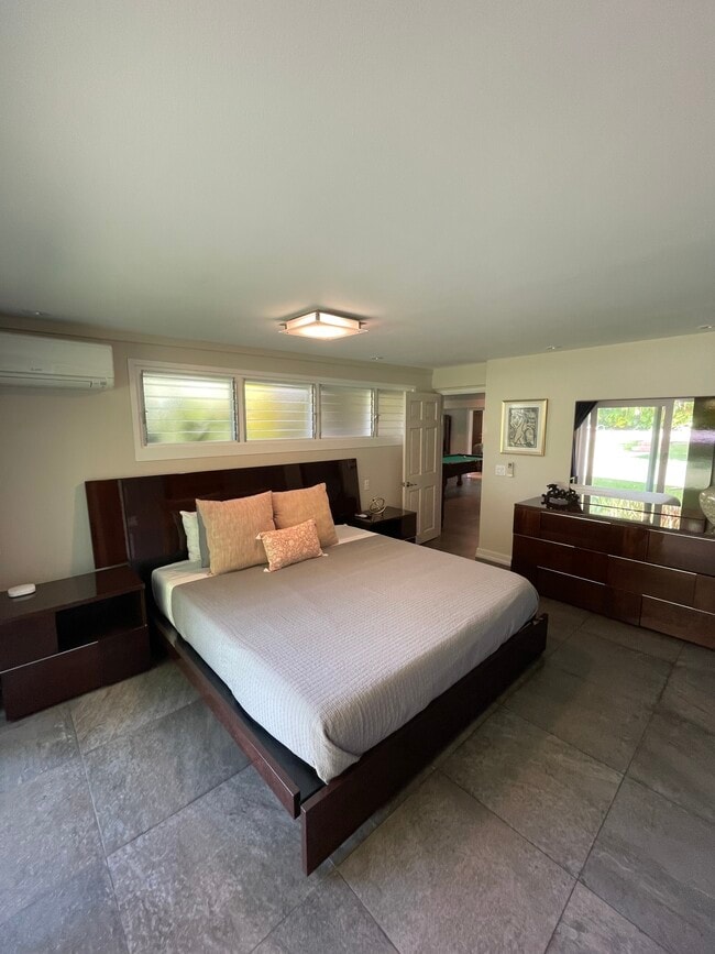 Building Photo - 456 Portlock Rd