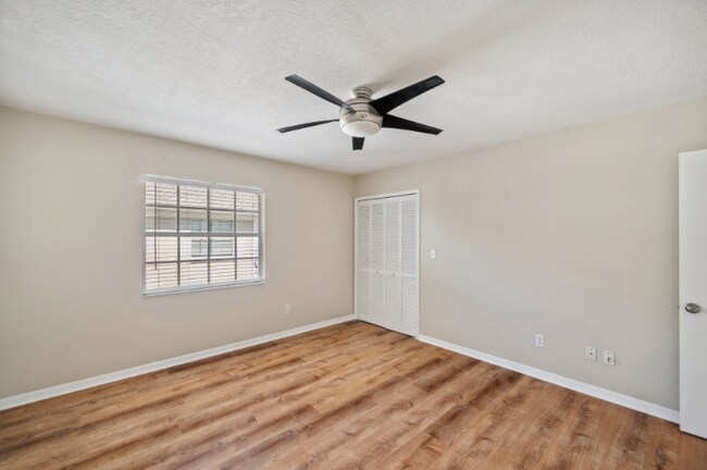 Building Photo - 409 S Audubon Ave