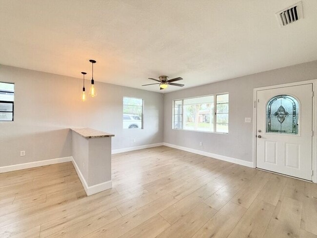 Building Photo - 5131 13th Ave N