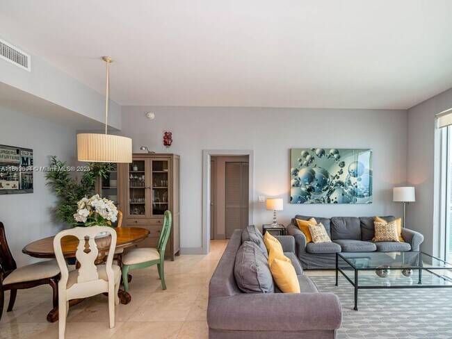 Building Photo - 950 Brickell Bay Dr