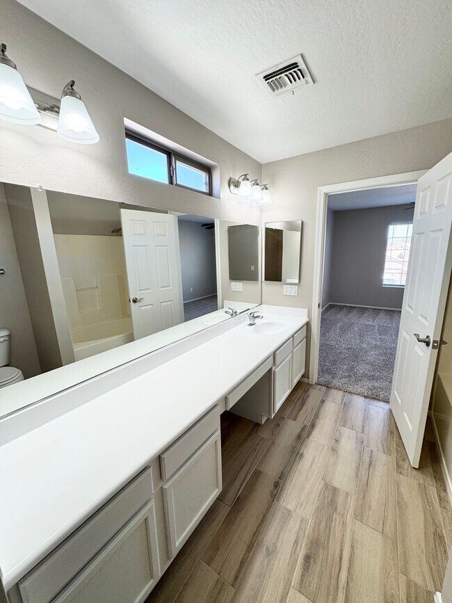 Building Photo - Remodeled 5 Bedroom/3 Bath Home. Upgraded Flooring & Kitchen!