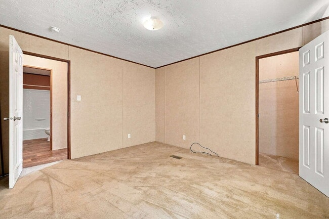 Building Photo - Spacious 3-Bedroom Rental on 1 Acre