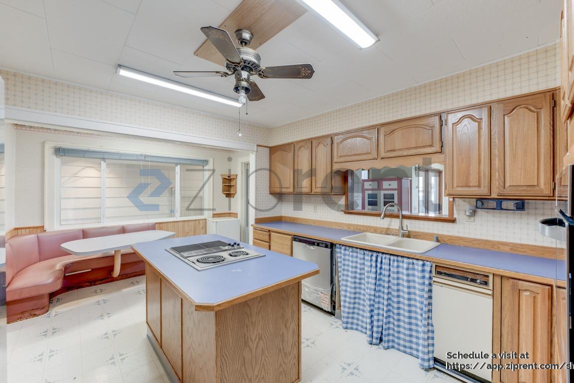 Building Photo - 351 Blake St