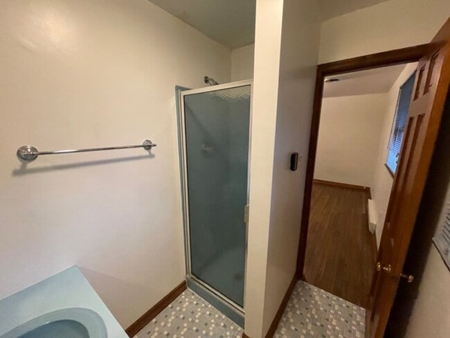 Building Photo - 735 E King St