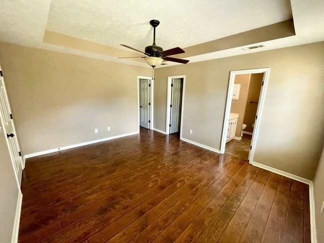 Building Photo - 3/2 For Rent in Brandon 047!